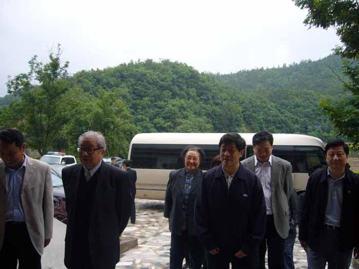 2010年5月22日原省委书记蒋祝平和原副省长王守海一行来本公司视察